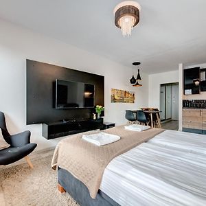 Live & Travel Old Town Apartments